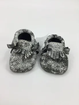 Freshly Picked Child Size 1 Toddler Gray Baby/Walker Shoes