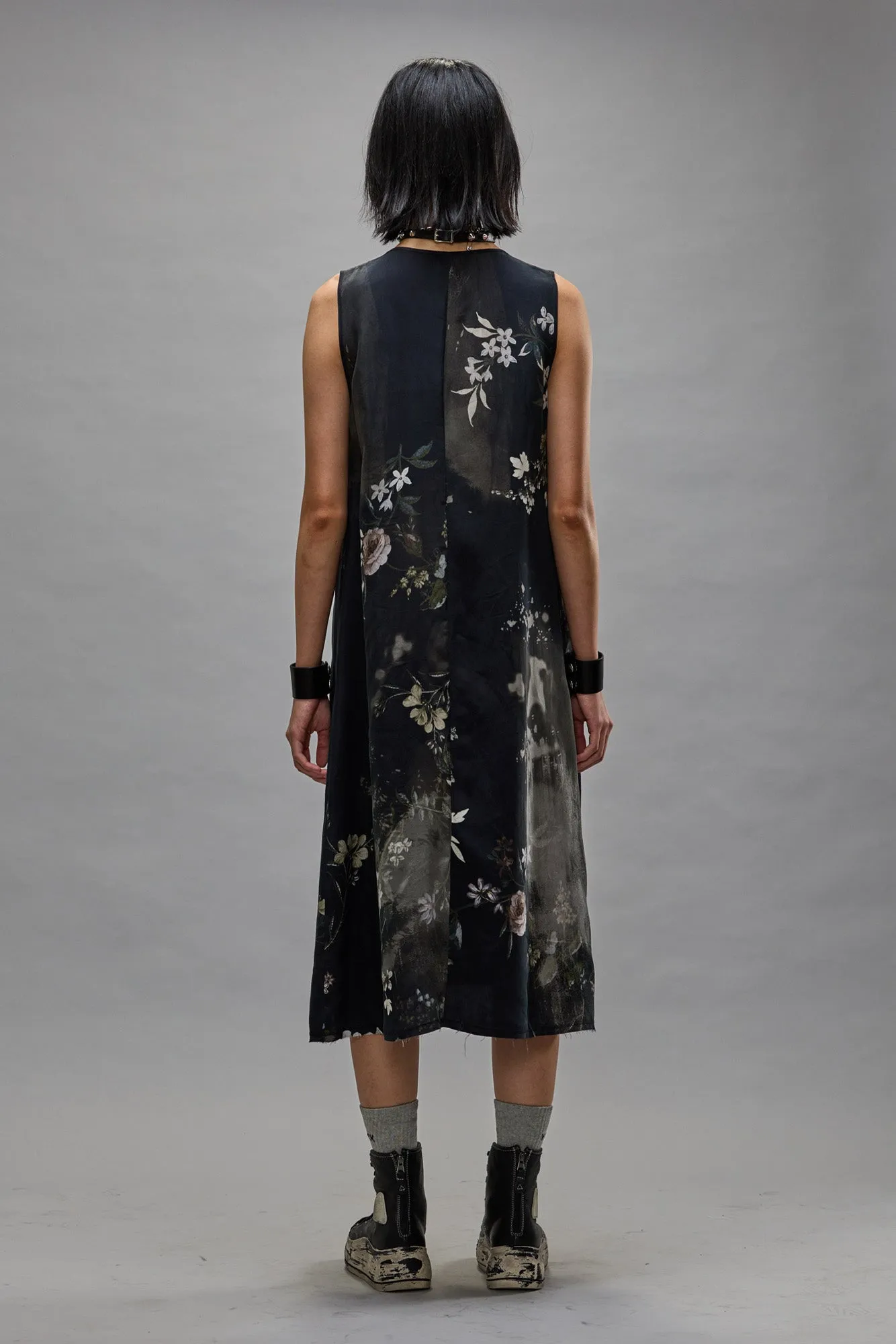 SLEEVELESS MIDI - BLEACHED BLACK FLORAL